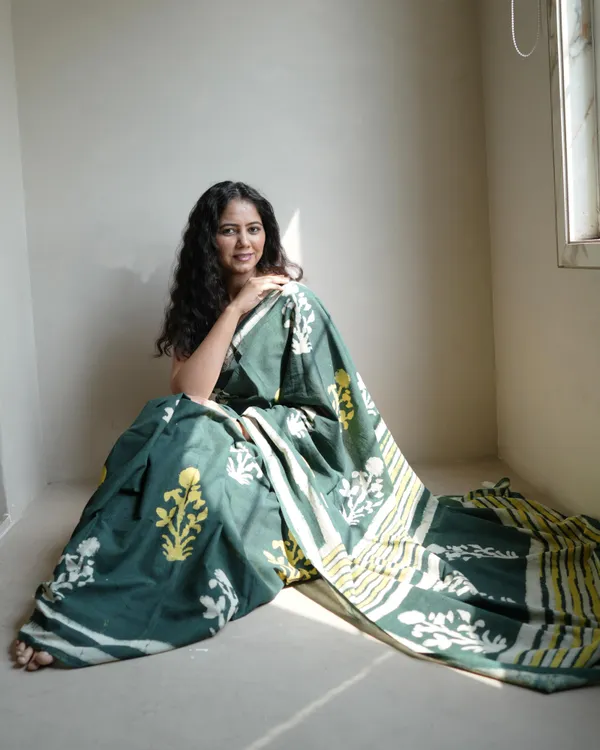 Green_Cotton_Dabu_Butta_Print_Mul_Saree_With_Tassels_For_Women